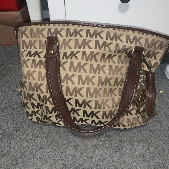 Michael Kors purse - Picture 1 of 3